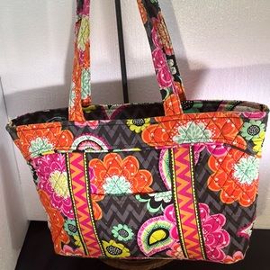 VERA BRADLEY Mandy Handbag  Purse in "Ziggy Zinnia"
 quilted fabric